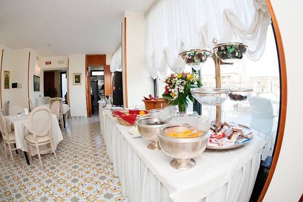 ברינדיזי Hotel Colonna מראה חיצוני תמונה